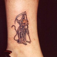 Tod mit Schädel Tattoo