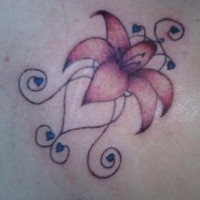 Rote Lilie mit Maßwerk Tattoo