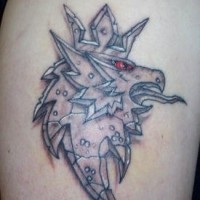 Stahl-Greifenkopf Tattoo