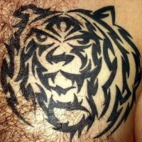 Tribal Tigerkopf Tattoo