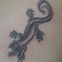 Crawling black lizard tattoo