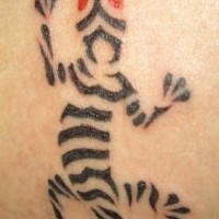 Minimalistic tiger lizard tattoo