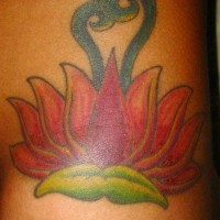 El tatuaje sencillo de una flor de loto en color