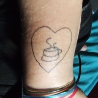 Liebe den Tee in schwarzer Tinte Tattoo