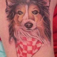 Lassie Hund mit Halsstück farbiges Tattoo