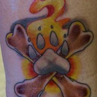 Xero Hundenpfote mit gekreuzten Knochen Gedenk Tattoo