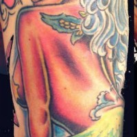 Tatuaggio grande sul deltoide la sirena sexy