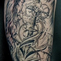 Sirène méchante sur le tatouage d'ancre avec des crânes