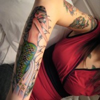 Klassisches Tattoo mit Meerjungfrau am Arm
