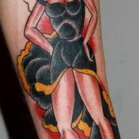 el tatuaje de la mujer vampiro hecho en color