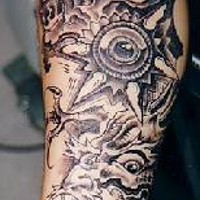 el tatuaje detallado en estilo de fantasia