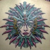 el tatuaje de una mujer futurista hecho en color