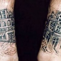 el tatuaje detallado de la vista de una ciudad hecho en las dos piernas en color negro