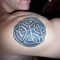Tatuaje del típico símbolo céltico