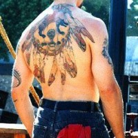 Großer bunter indianischer Talisman Tattoo am Rücken