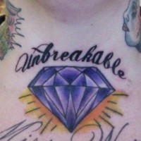 Brillante indisturbabile tatuaggio sul collo