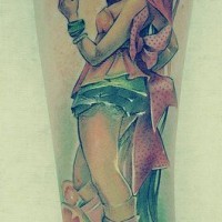 el tatuaje de una chica peliroja con una manzana