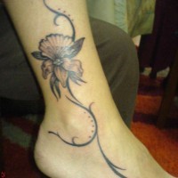 Black orchid and tracery  on leg
