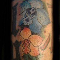 Teil der Orchideenblumen Tattoo