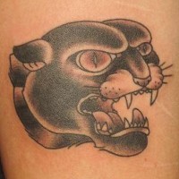 Panther Kopf mit schwarzer Tinte Tattoo