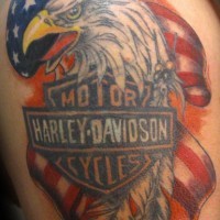Harley davidson aquila e bandiera italiana tatuaggio