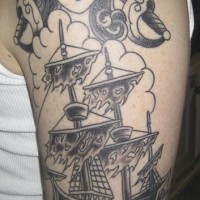 Piratenmädchen und Gefäß Tattoo