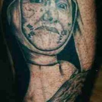 Nicht-religiöse Verbrecherin Nonne Tattoo