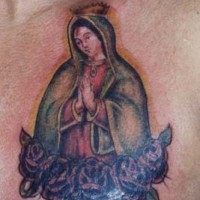 santa maria tra rose tatuaggio