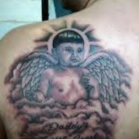 el tatuaje de un bebe angel en las nubes