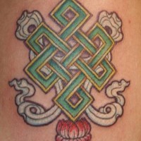 Buddhistischer endloser Knoten Tattoo