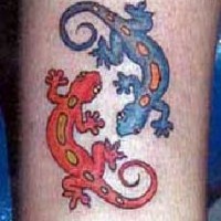 Dos lagartijas pequeñas tatuaje en color