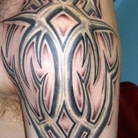 Shoulder tattoo, sharp-edged black and white pattern