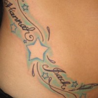 Tatuaggio semplice colorato sulla pancia la stella & le stelline & 