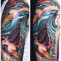 Cisnes blancos en el lago tatuaje en color en la manga