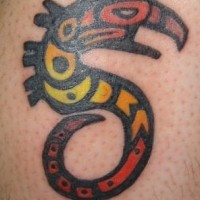 Caballo del mar estilo tribal tatuaje en color