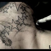 Schwarze Linie Haufen von Sternen Tattoo