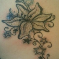 Tatuaje de lirio estrella tinta negra
