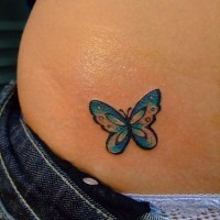 Tatuaje en la cadera, mariposa diminuta, azul, bonita
