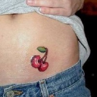 Kleine rote Kirsche Tattoo
