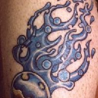 Tatuaje estilo marino con pulpo