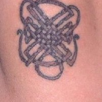 Keltischer Knoten Maßwerk Tattoo