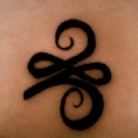 Einfaches schwarzes Symbol Tattoo