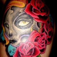 Tatouage roux zombie et les roses rouges