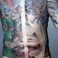 Demone Oni e carpe giapponese tatuati sulla pancia