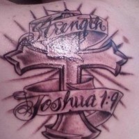 Tattoo am Rücken der Schulter, Stärke, Kreuz Joshua 1: 9