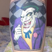 L'immagine tatuato sulla gamba il comico cattivo