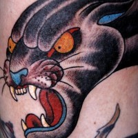 Traditioneller Bbüllender schwarzer Panther Tattoo