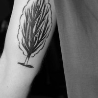 Tatuaggio semplice sul braccio l'albero