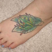 Tree frog on leaf tattoo in colour