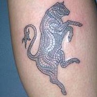 toro mosaico ballante tatuaggio